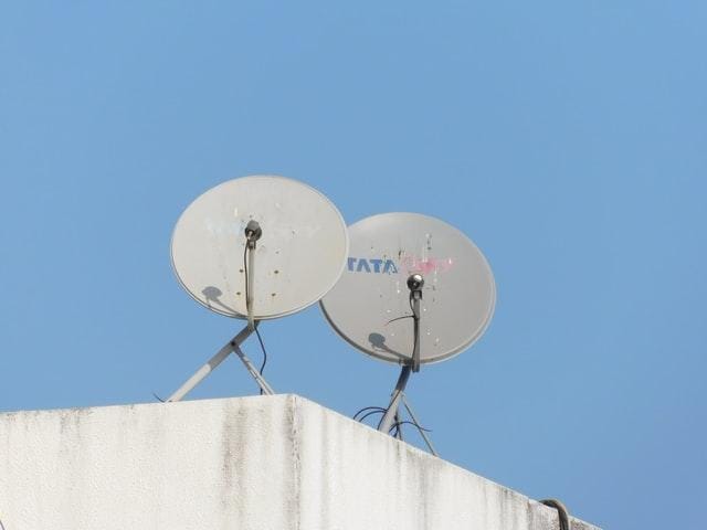 A picture containing text, antenna Description automatically generated