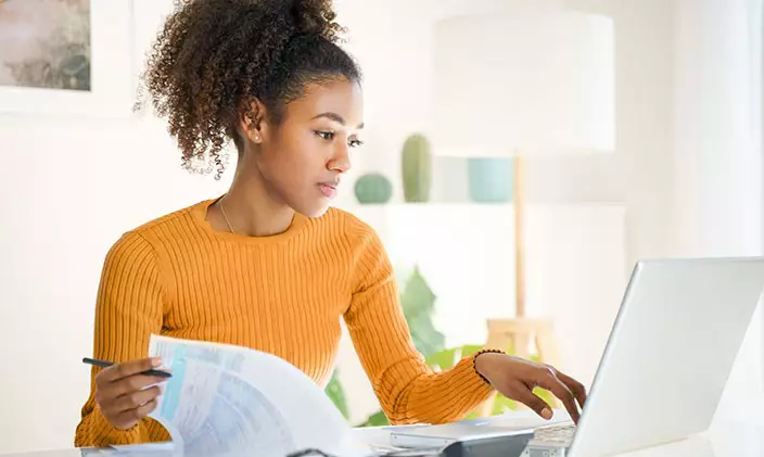 Exploring the Benefits of Online Learning in Public Administration