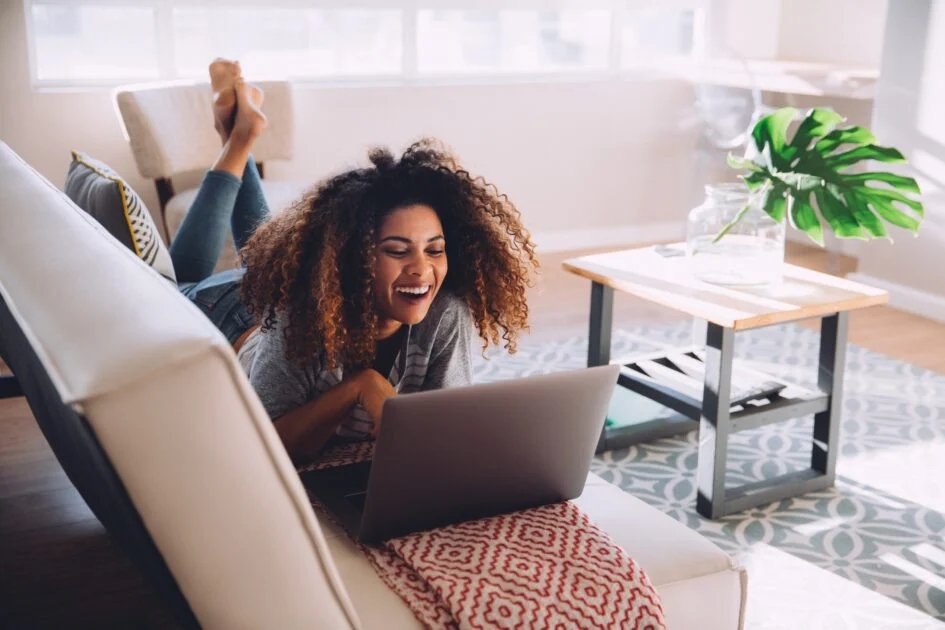 Why People Spend More Time Online Without Even Realizing It